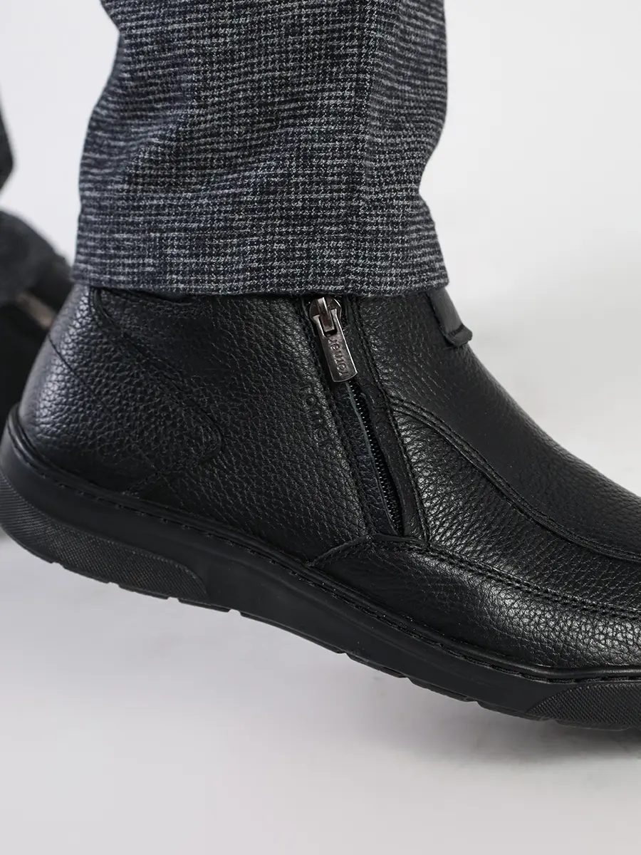 Кожаные ботинки черного цвета